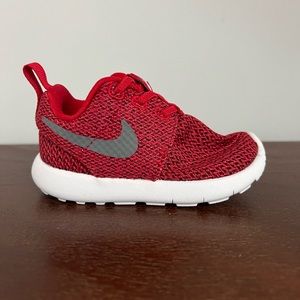 Nike sneakers red roshe run toddler 5c